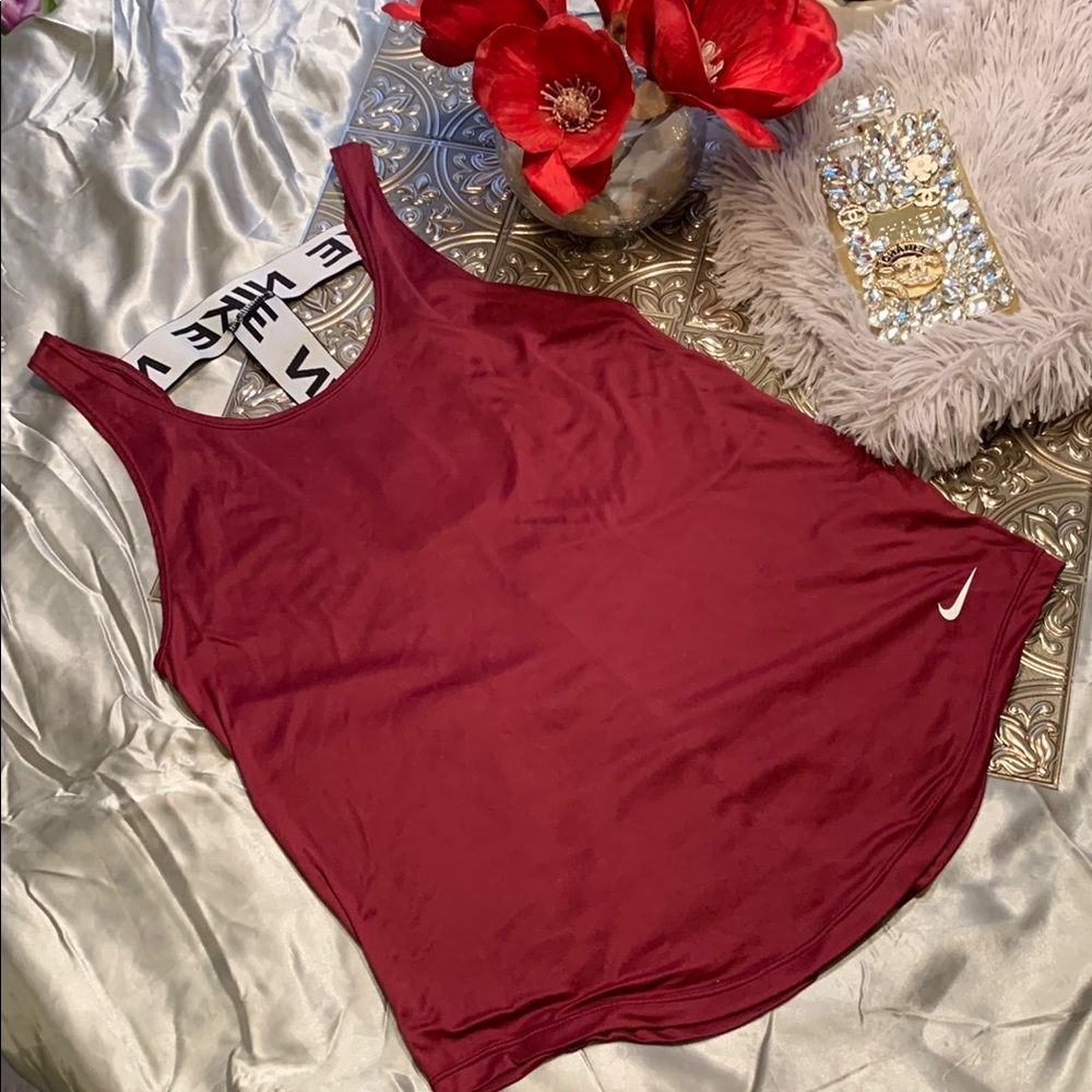 🌹Nike • Cute & Soft Women's Red Signature Workout Tank Top - Picture 2 of 7